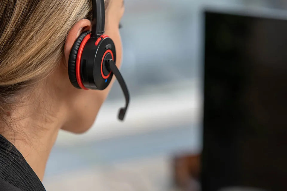 Auriculares con Luz de Ocupado (Busylight): la señal silenciosa que está cambiando la productividad en oficinas abiertas