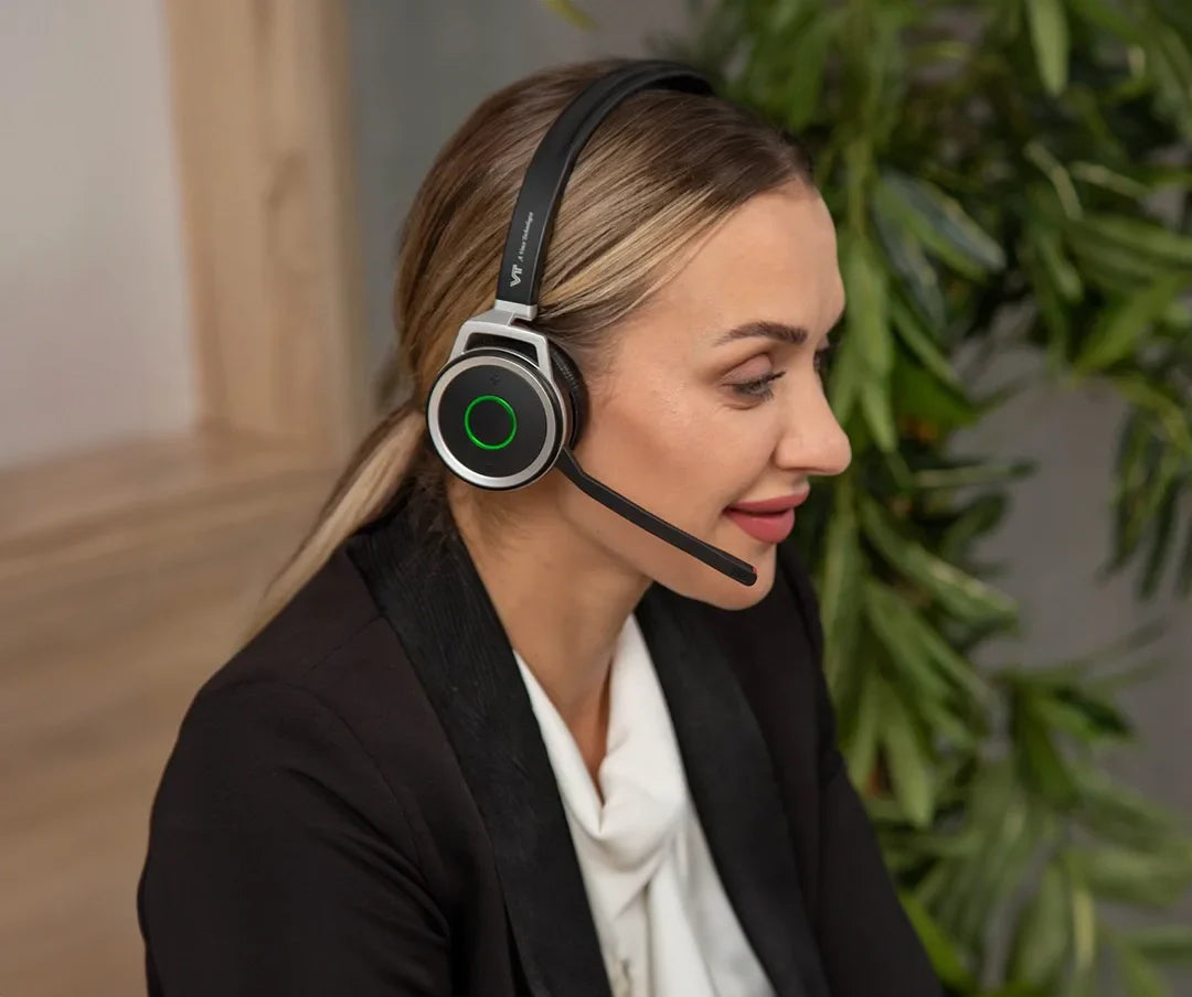 Micrófonos incorporados vs. micrófonos externos: ¿qué opción elegir en auriculares?