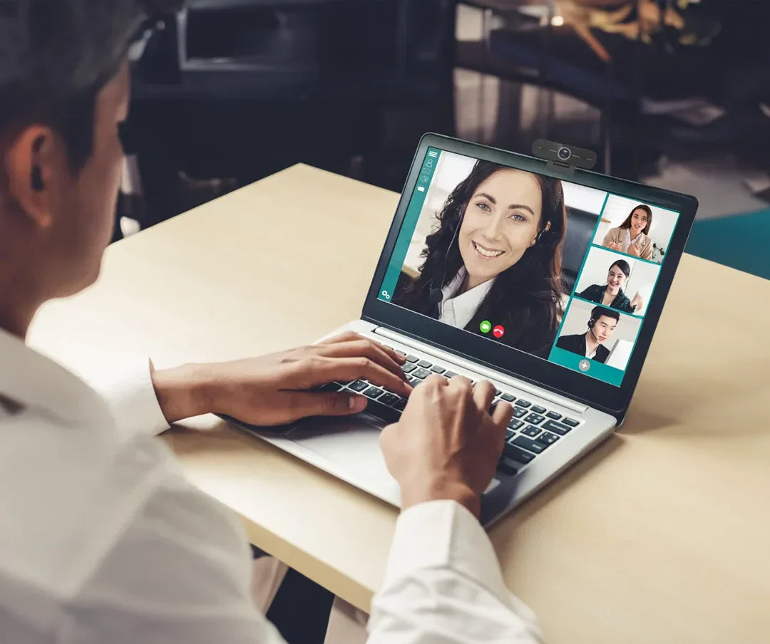 ¿Por qué invertir en una buena cámara web para tus videollamadas?