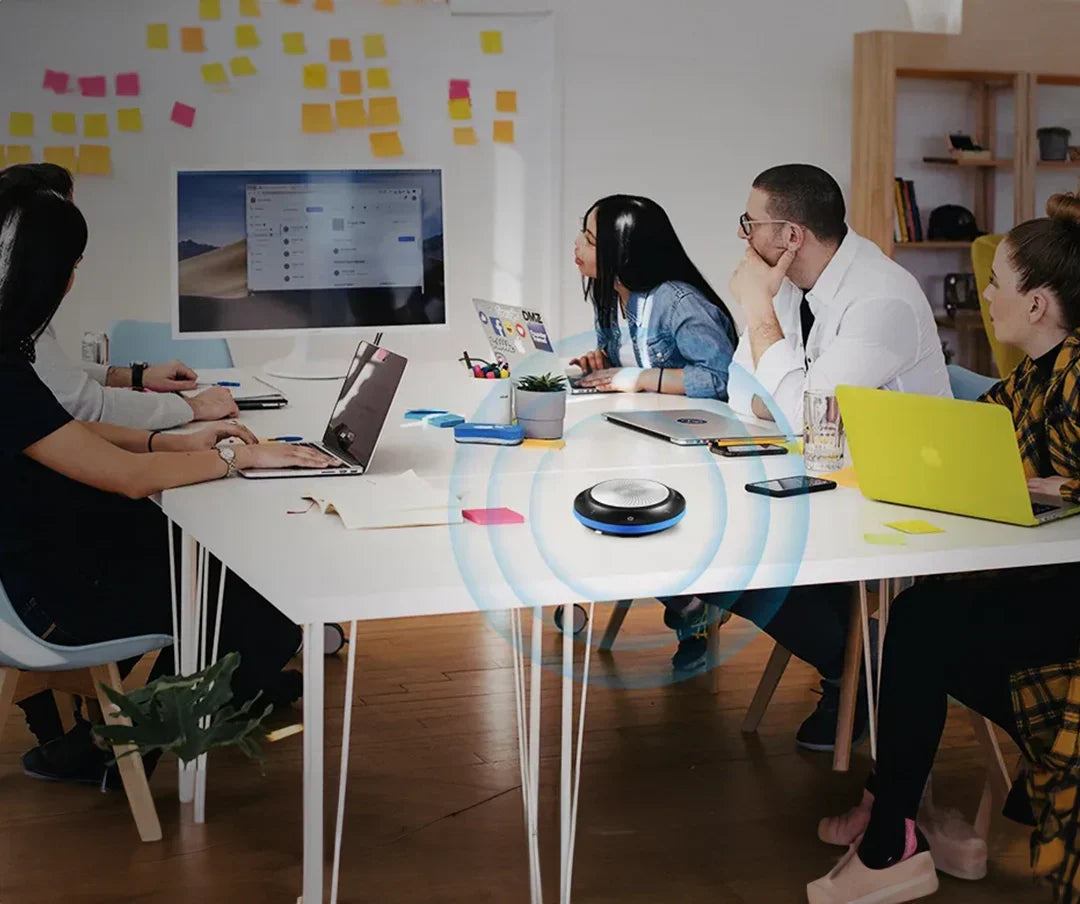 Cómo elegir auriculares si trabajas al aire libre: desafíos reales del ruido ambiental