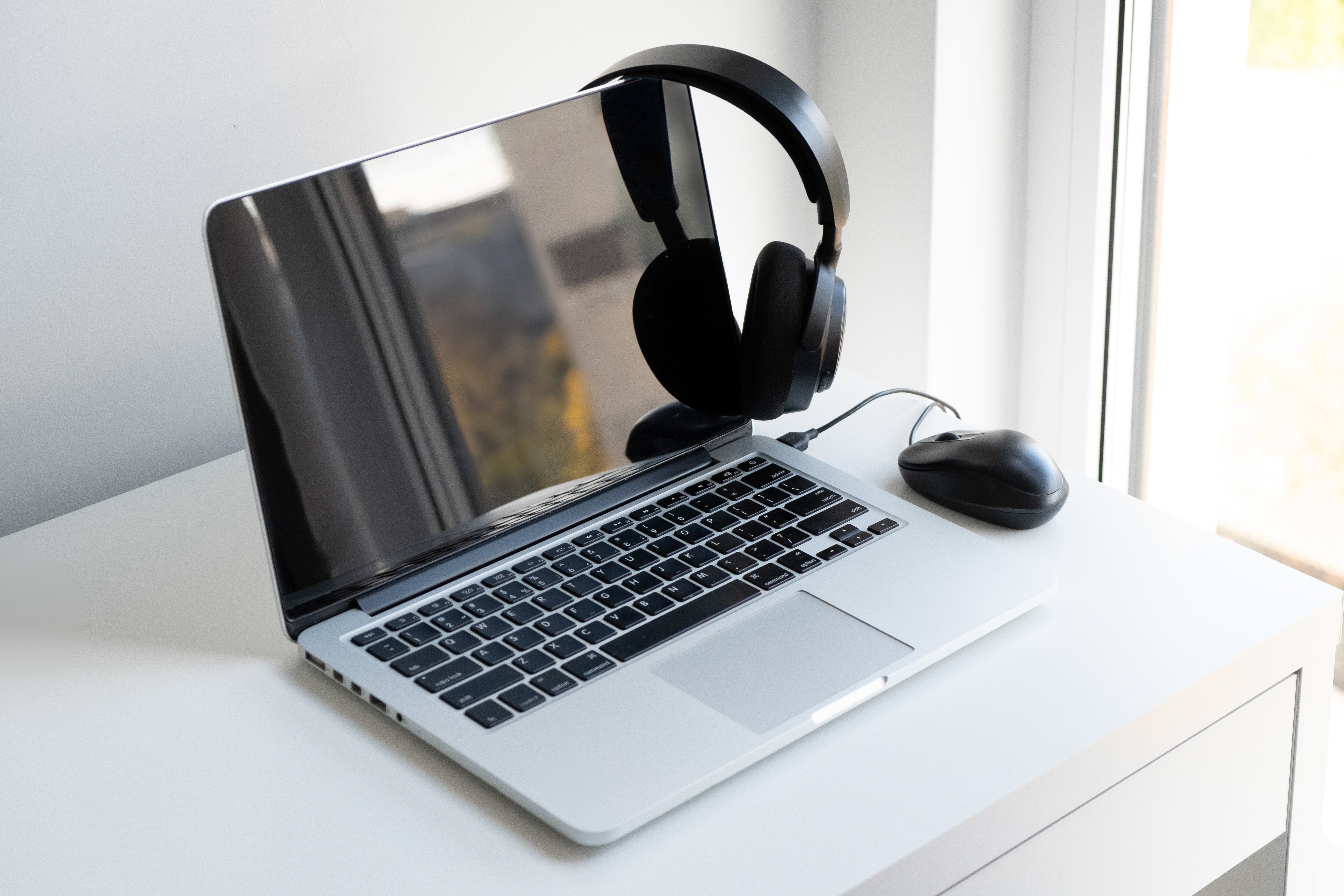Audífonos con micrófono para laptop: cuáles funcionan mejor según tu uso